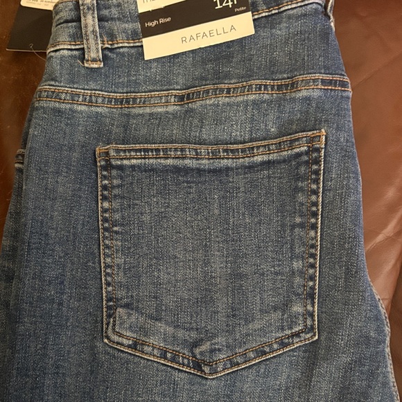 Rafaella Women’s Jean shorts - Picture 3 of 7